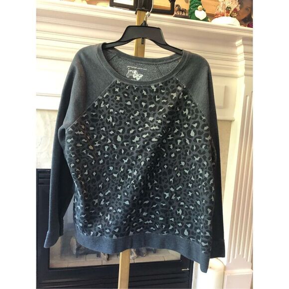 Just My Size Women’s Gray Leopard Print Design  Long Sleeve Crew Neck - Picture 1 of 4